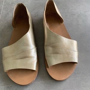 Universal Thread Lissa Asymmetrical slide sandal